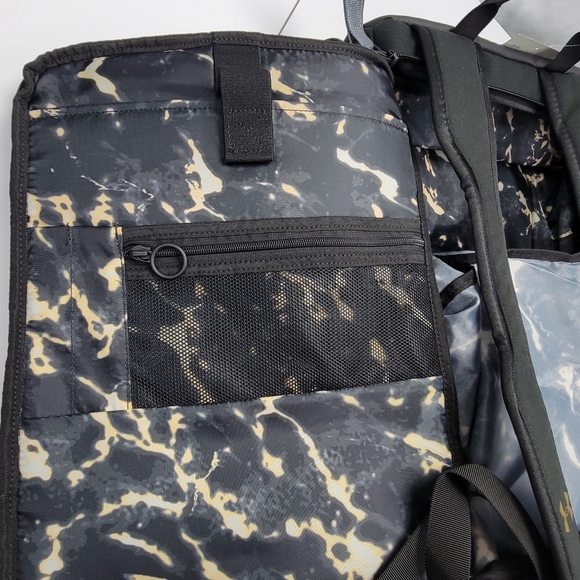 Under Armour UA Project Rock Duffle Backpack Bag Black Gold 1376459-002 New - Picture 9 of 16